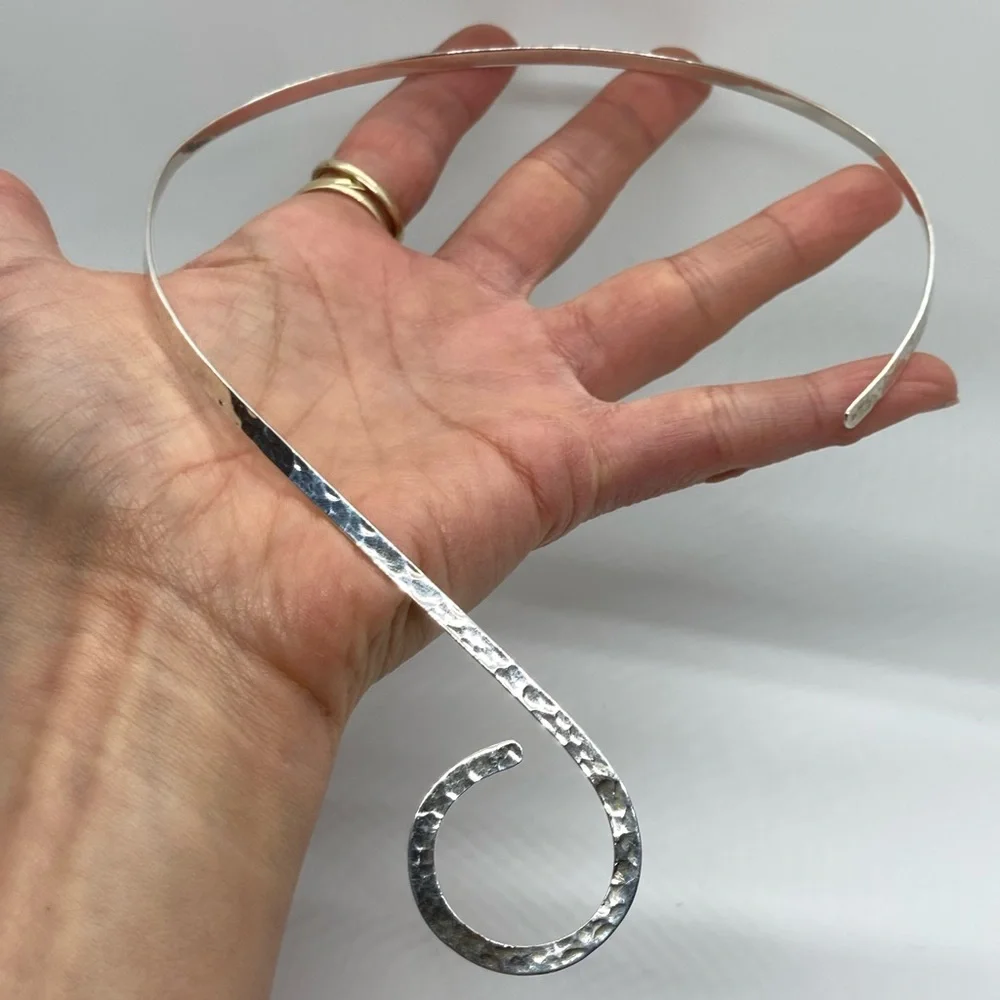 Vtg 925 Sterling Silver Hammered Choker Torc Torque Collar Necklace | 10” + 2.5” - Picture 8 of 14